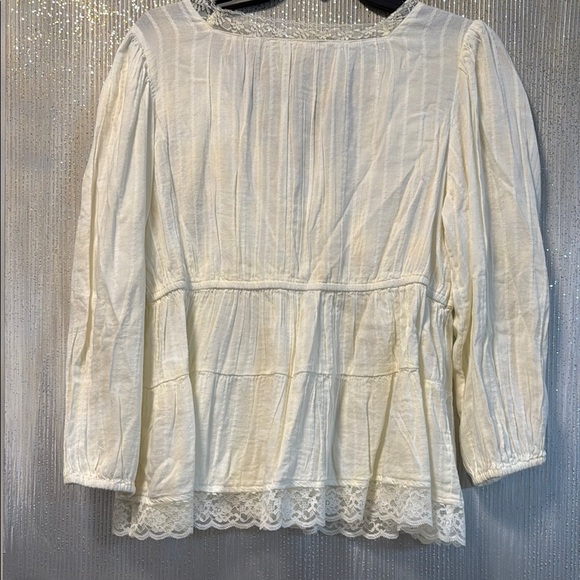 Elegant Cream Lace Trim Blouse - Picture 3 of 3